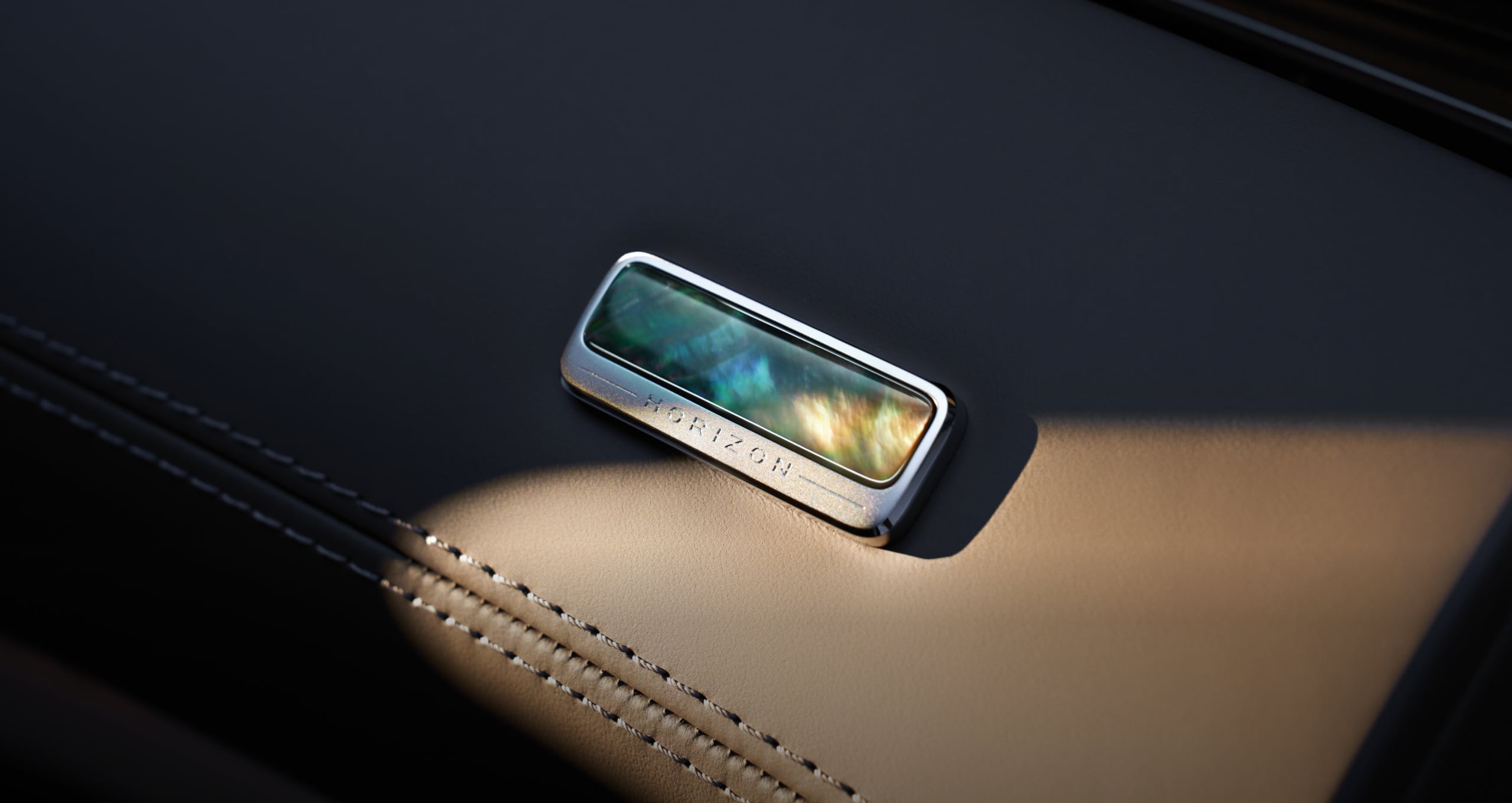 Exclusive Rhodium Emblem_NIO ET9-NIO