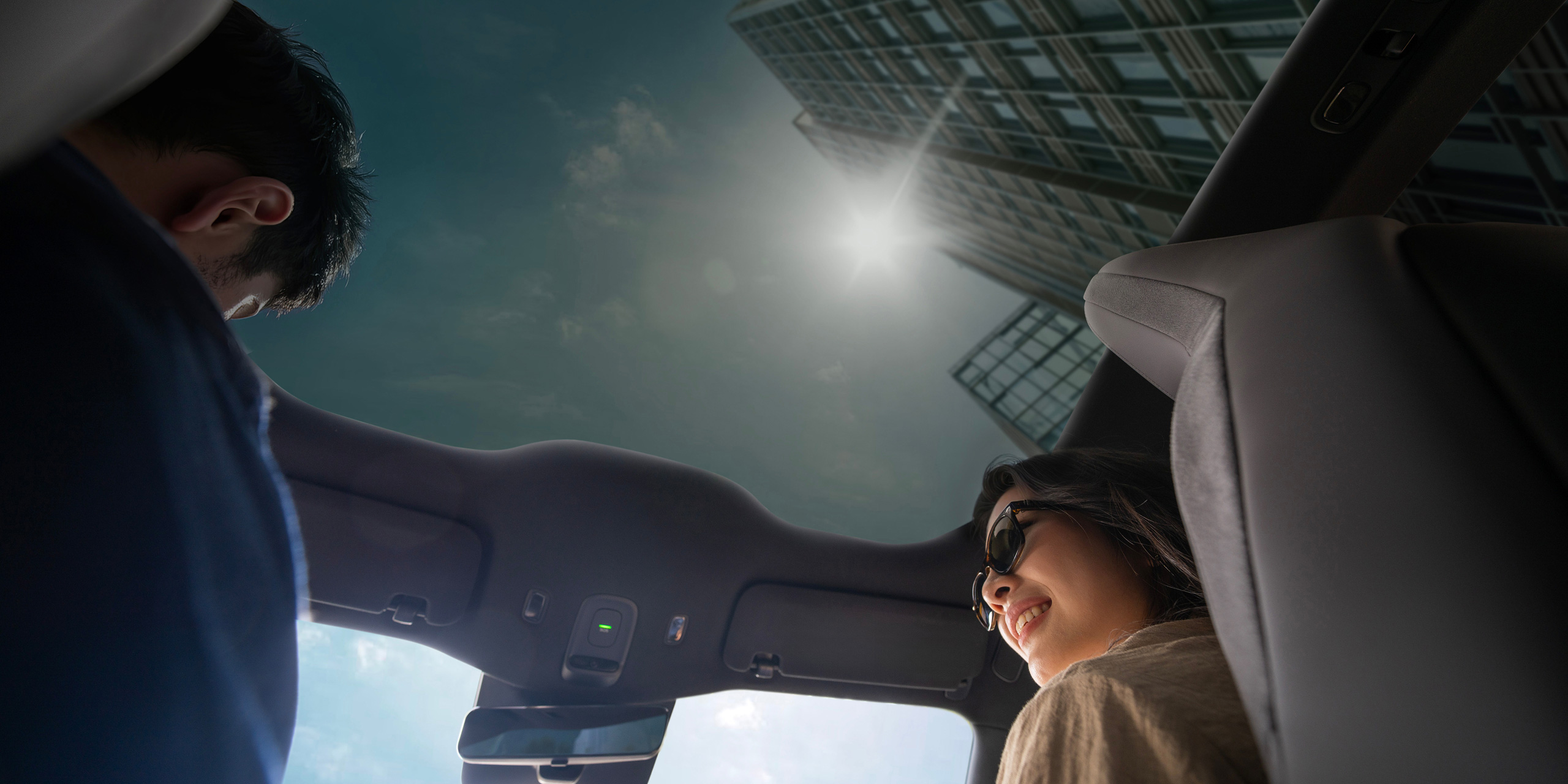 Expansive Panoramic Glass Roof Expansive Panoramic Glass Roof